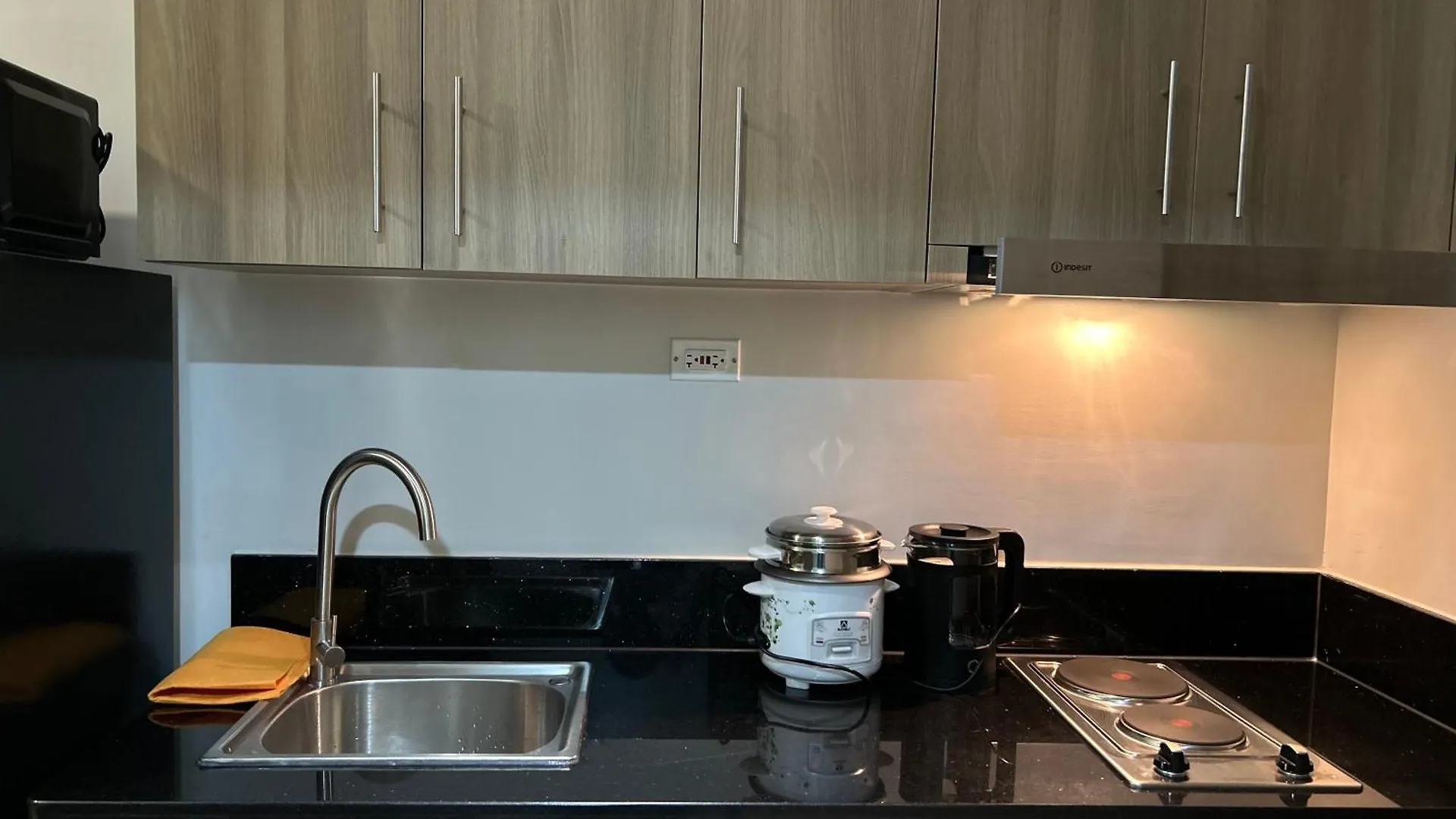 Cairong Inn Condominium Pool Tv With Netflix Fame Residences Mandaluyong 0*,  Philippines