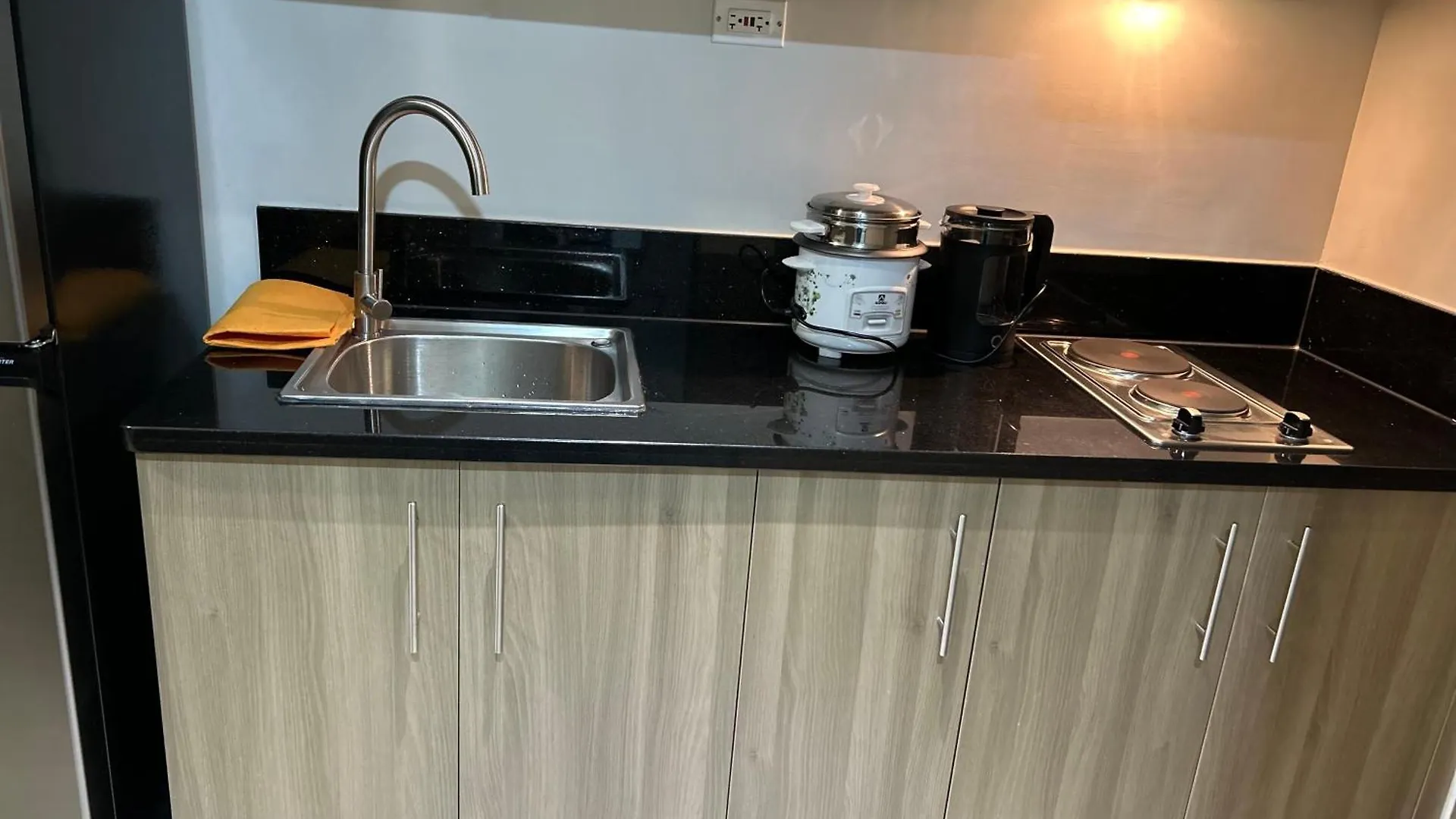 Cairong Inn Condominium Pool Tv With Netflix Fame Residences Mandaluyong